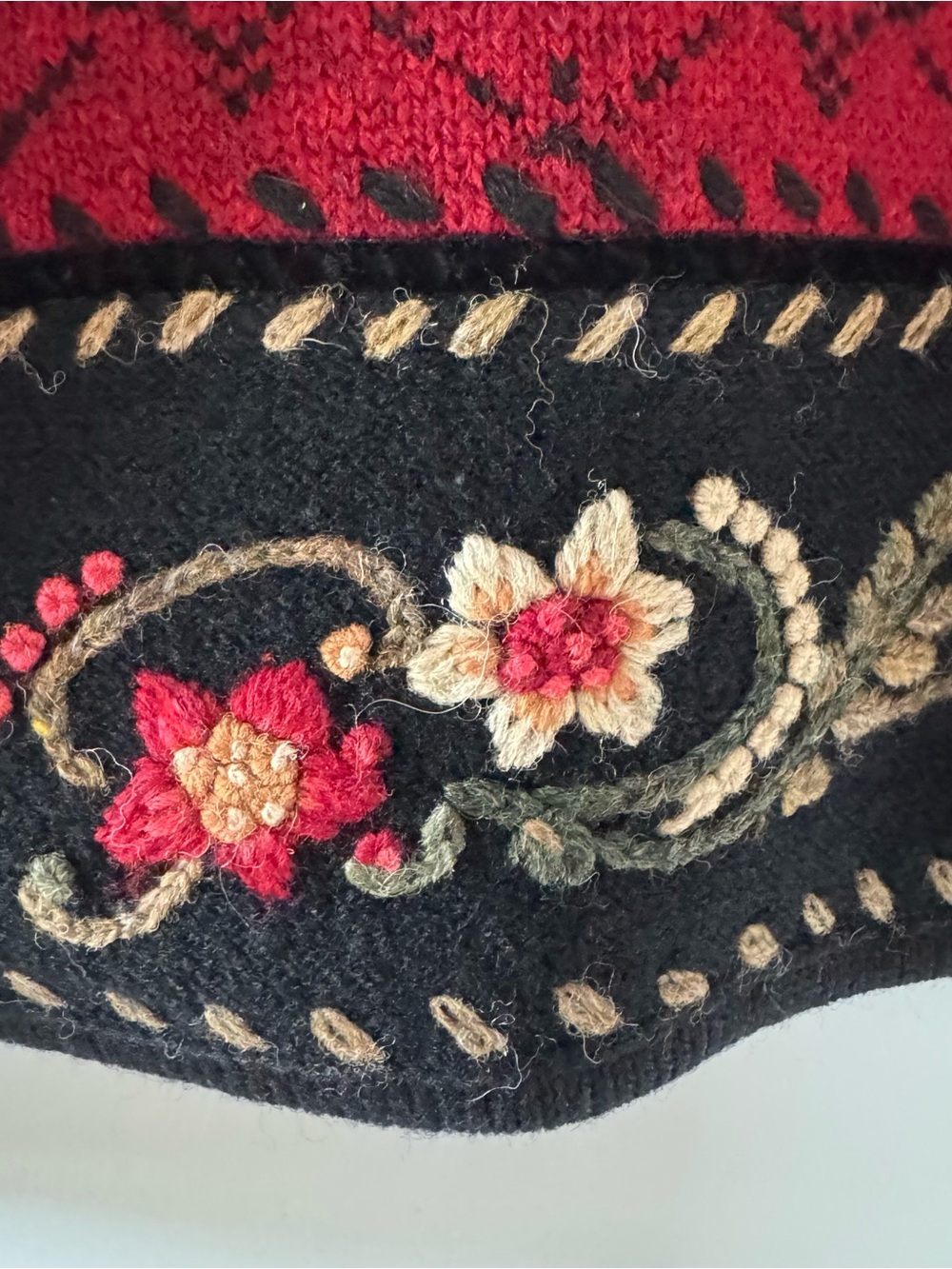 Icelandic Design wool cardigan - Picture 7 of 15